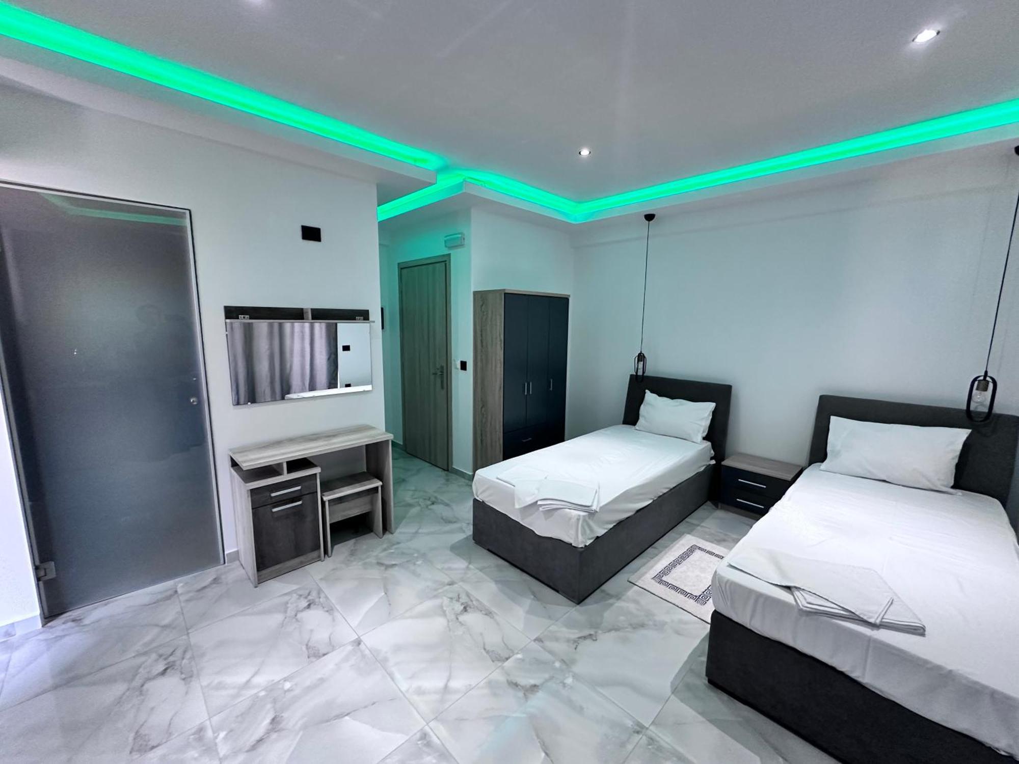 Central Studios Apartments *